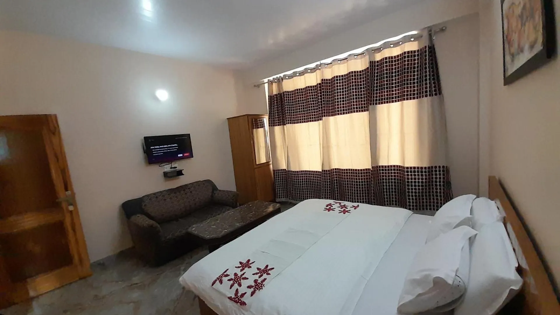 Mountain And Peace Apartment Shimla Homestay