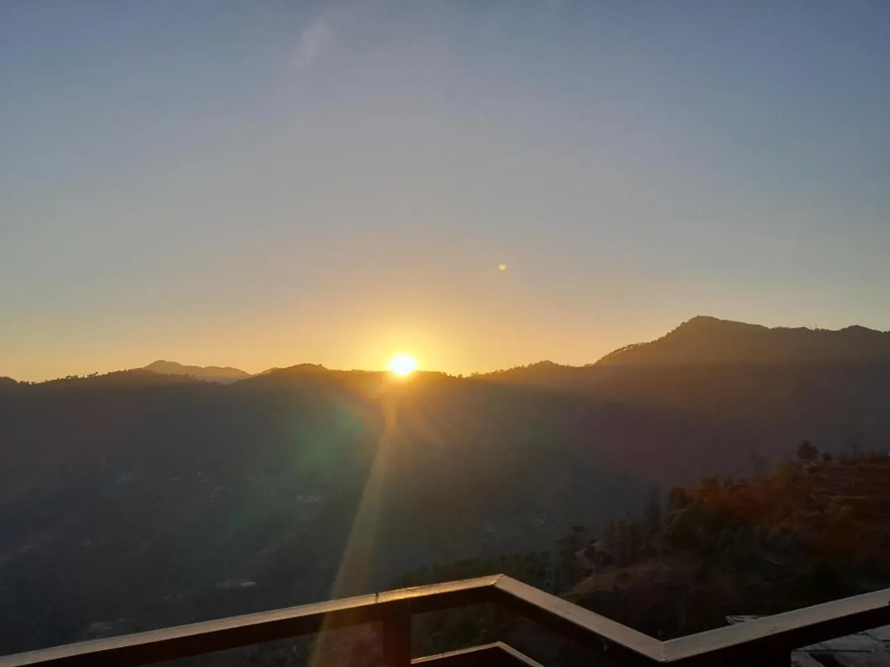 Mountain And Peace Apartment Shimla Homestay